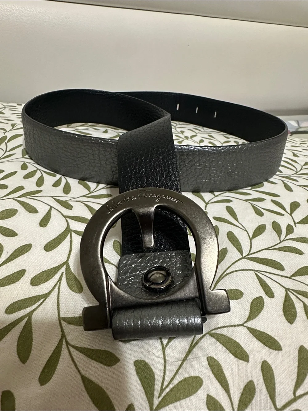 Salvatore Ferragamo Unisex Metallic Gray Leather Belt with Signature Ring Buckle